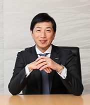 代表取締役 執行役員 社長 當麻 隆昭