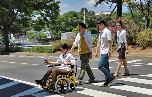 第1号支援先:株式会社TESS 事業内容: 足こぎ車いすの開発・製造・販売